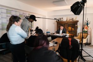 Cum să faci conținut video accesibil: subtitrări, culori, structuri vizuale